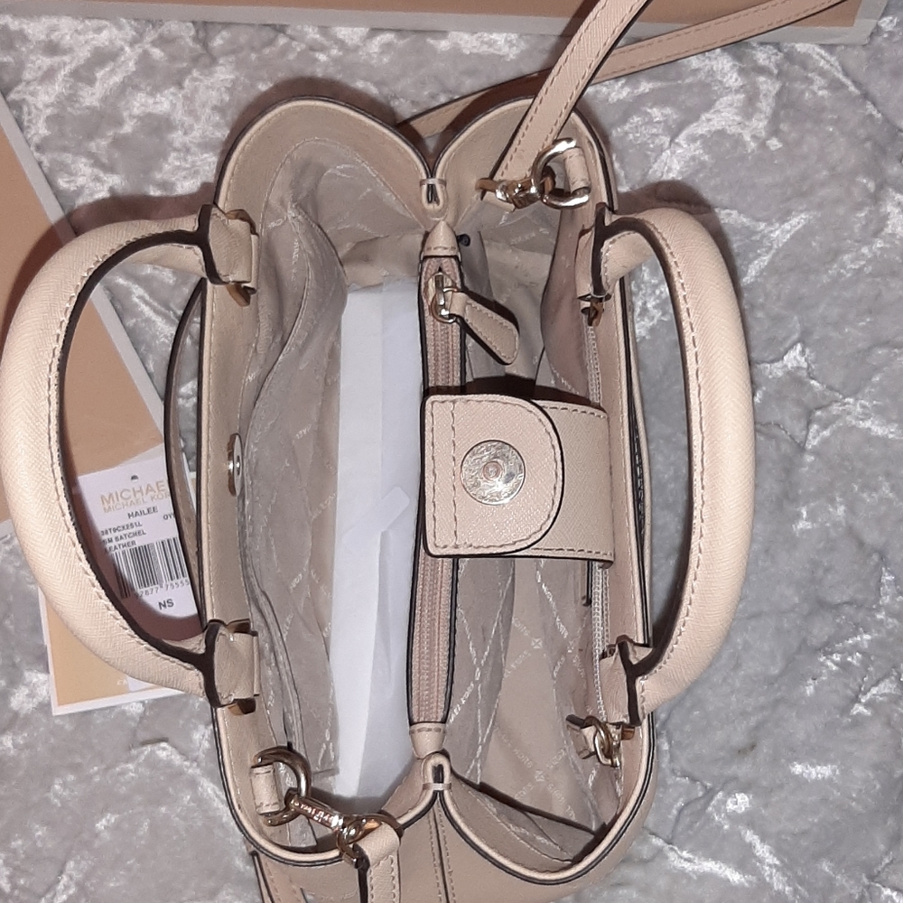 MICHAEL KORS HAILEE SAFFIANO SMALL LEATHER SATCHEL - Picture 15 of 16